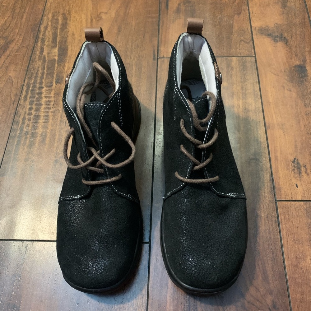 Jambu black boots